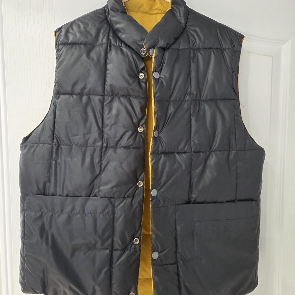H&M Men's Black Quilted Vest with Yellow Lining
